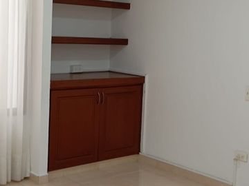 casa en arriendo en avenida sur. Cod A118720