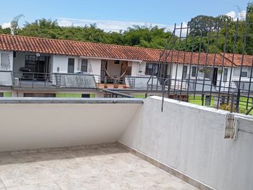 casa en arriendo en avenida sur. Cod A118720