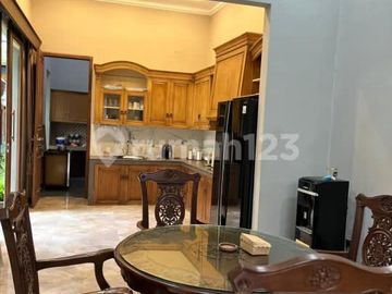 Rumah Mewah Furnished Ada Kolam Ikan Tengah Kota Solo