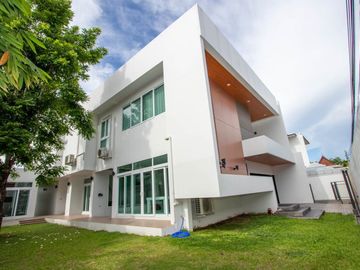 THE MINIMALUXE - Minimalism Meets Luxury