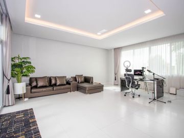 THE MINIMALUXE - Minimalism Meets Luxury