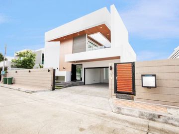 THE MINIMALUXE - Minimalism Meets Luxury