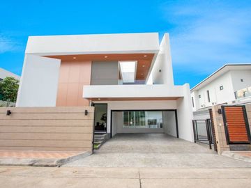 THE MINIMALUXE - Minimalism Meets Luxury