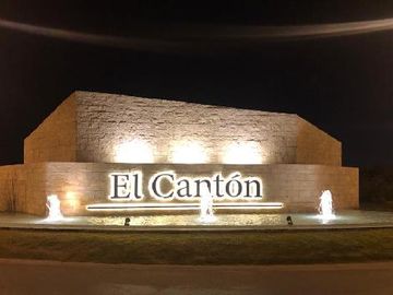 Casa de 5 ambientes con dependencia y cochera en venta en barrio El Cantón - Escobar