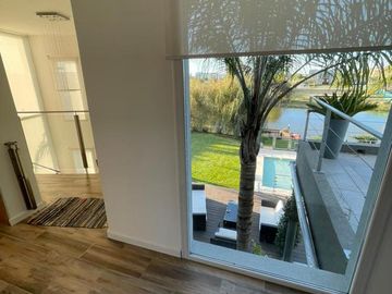 Casa de 5 ambientes con dependencia y cochera en venta en barrio El Cantón - Escobar