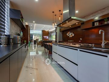Casa de una planta amueblada  con Alberca en El Palomar Lujo sur