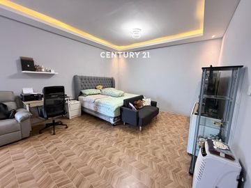 Rumah Mewah Semi Furnished Di Cluster Waterfront Lippo Cikarang