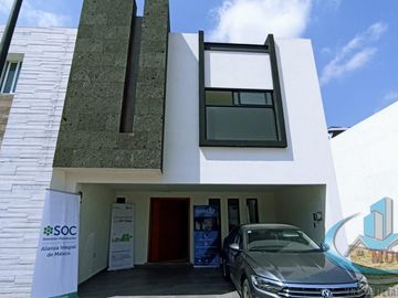 CASA EN FRACCIONAMIENTO EN VENTA ATRAS DE PLAZA SAN DIEGO