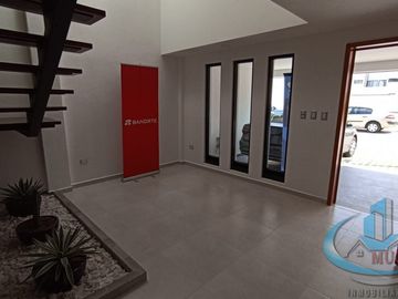 CASA EN FRACCIONAMIENTO EN VENTA ATRAS DE PLAZA SAN DIEGO