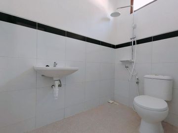 RUMAH BARU DEKAT UGM DI JALAN KALIURANG KM 9 DALAM LINGKUNGAN CLUSTER