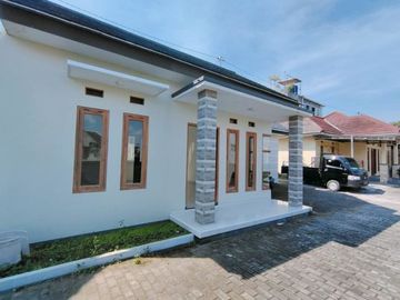 RUMAH BARU DEKAT UGM DI JALAN KALIURANG KM 9 DALAM LINGKUNGAN CLUSTER