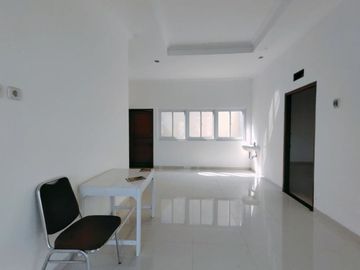 RUMAH BARU DEKAT UGM DI JALAN KALIURANG KM 9 DALAM LINGKUNGAN CLUSTER