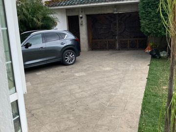 Casa en Venta con Alberca y Jardín en Zona Norte de Cuernavaca.
