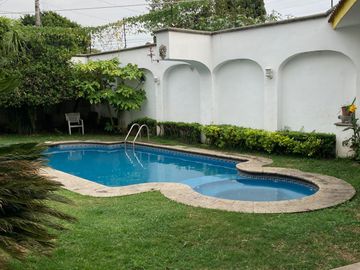 Casa en Venta con Alberca y Jardín en Zona Norte de Cuernavaca.