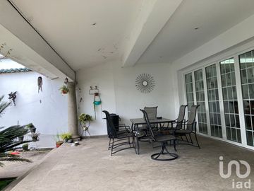 Casa en Venta con Alberca y Jardín en Zona Norte de Cuernavaca.