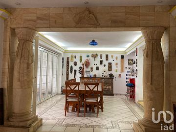 Casa en Venta con Alberca y Jardín en Zona Norte de Cuernavaca.
