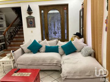 Casa en Venta con Alberca y Jardín en Zona Norte de Cuernavaca.