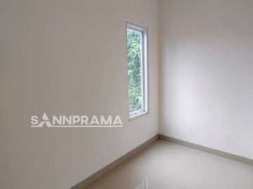 RN Rumah 2 Lantai di Pinggir Jalan Muhctar Sawangan Cluster