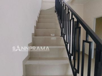 RN Rumah 2 Lantai di Pinggir Jalan Muhctar Sawangan Cluster