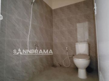 RN Rumah 2 Lantai di Pinggir Jalan Muhctar Sawangan Cluster