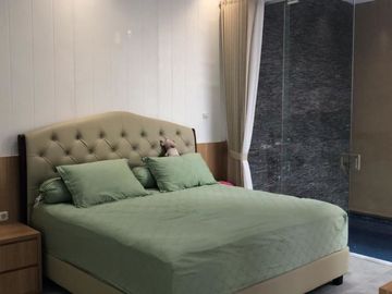 6 Bedroom House for sale