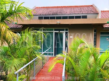 Se Vende Moderna y Amplia Casa en Altos del Maria