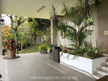 Se Vende Moderna y Amplia Casa en Altos del Maria