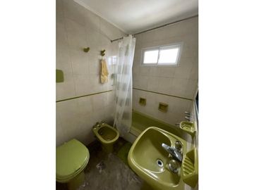 VENTA  - DOS AMBIENTES AMPLIO, A UNA CUADRA DEL MAR