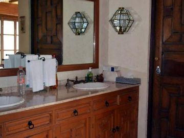 Casa Terreno Finca Huerta con  Alberca Cancha de Tenis, Todos los Servicios
