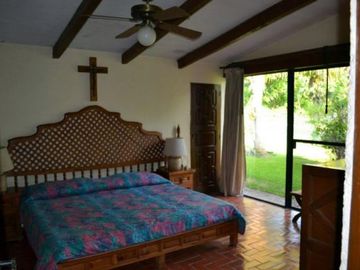 Casa Terreno Finca Huerta con  Alberca Cancha de Tenis, Todos los Servicios