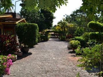 Casa Terreno Finca Huerta con  Alberca Cancha de Tenis, Todos los Servicios