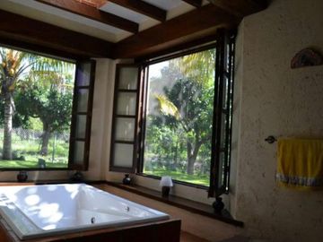 Casa Terreno Finca Huerta con  Alberca Cancha de Tenis, Todos los Servicios