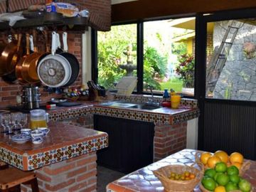 Casa Terreno Finca Huerta con  Alberca Cancha de Tenis, Todos los Servicios