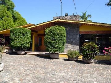 Casa Terreno Finca Huerta con  Alberca Cancha de Tenis, Todos los Servicios