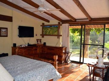 Casa Terreno Finca Huerta con  Alberca Cancha de Tenis, Todos los Servicios