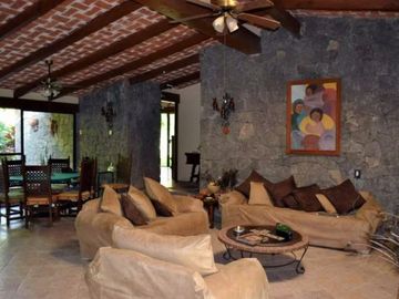 Casa Terreno Finca Huerta con  Alberca Cancha de Tenis, Todos los Servicios