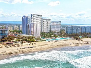 Departamento Nuevo sobre Playa Diamante Acapulco