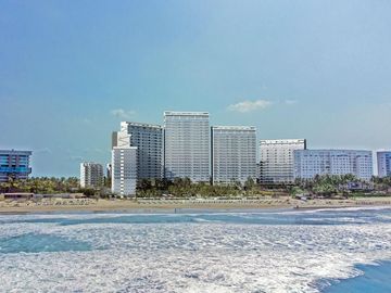 Departamento Nuevo sobre Playa Diamante Acapulco