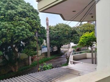 BU CEPAT rumah BESAR dijual di gegerkalong bandung