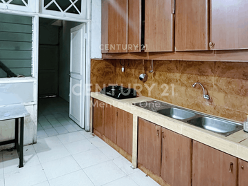Rumah Minimalis Asri Dekat Taman Suropati