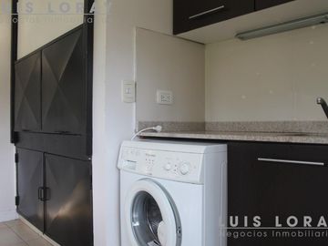 Chalet de estilo Neo Clásico construido en altura en el médano.