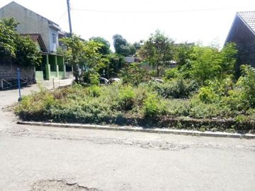 Tanah pekarangan cukup luas dalam kawasan premium area Jogja utara