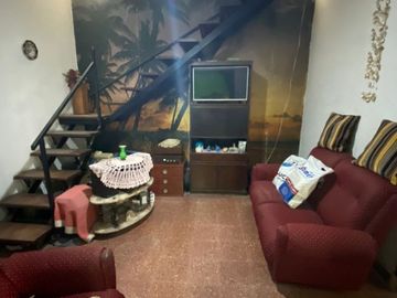 Casa PH en venta en Caseros