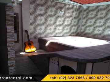 Casa de venta en Av Gonzalez Suarez - Conocoto – código:17458