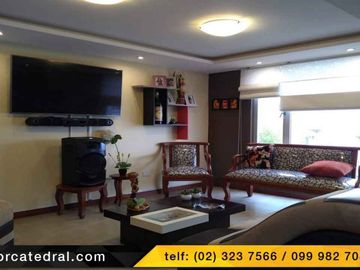 Casa de venta en Av Gonzalez Suarez - Conocoto – código:17458