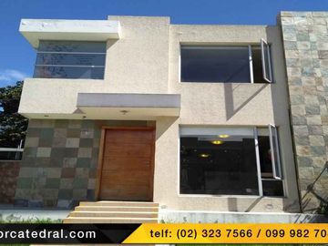 Casa de venta en Av Gonzalez Suarez - Conocoto – código:17458