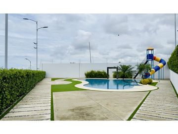 CASAS EN URBANIZACIÓN TERRAZAS DE SANTA MARA EN MANTA