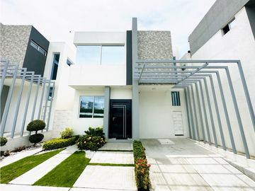 CASAS EN URBANIZACIÓN TERRAZAS DE SANTA MARA EN MANTA