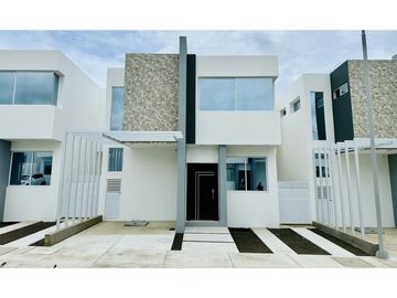 CASAS EN URBANIZACIÓN TERRAZAS DE SANTA MARA EN MANTA