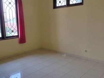 Disewakan Rumah Bangunan 2 Lantai Lokasi Di Nginden Intan Barat, SBY